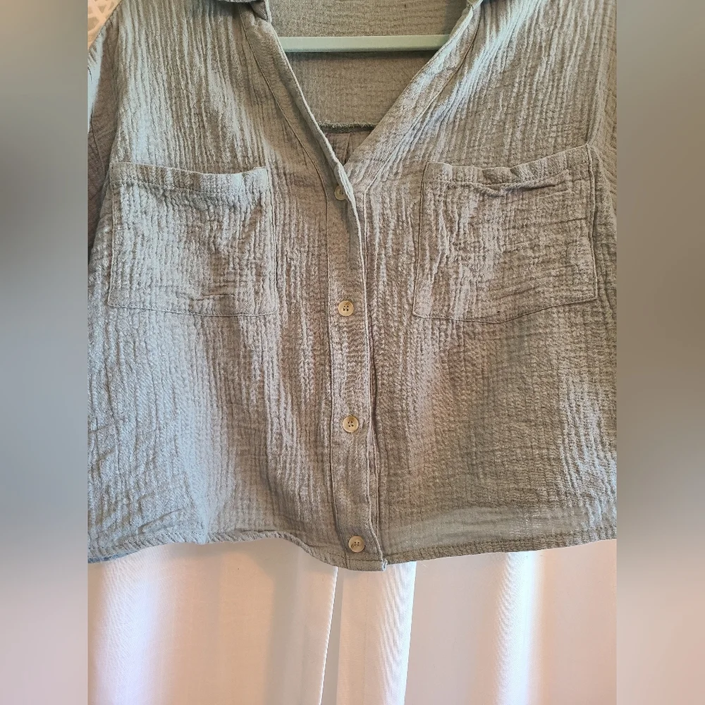Love Notes Cropped Button Blouse - Picture 3 of 5